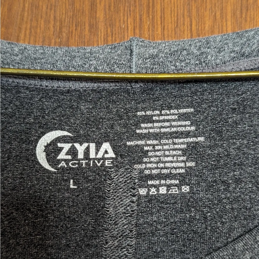 Zyia Active Woman’s Performance Long Sleeve Gray Thumbhole Tee Size Large - Image 4