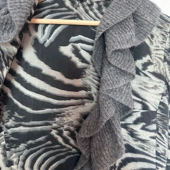 Alberto Makali VTG Y2K gray animal print drapery ruffle cardigan sweater M‎ - Image 6