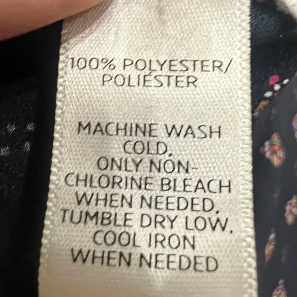 Loft Geo Split Neck Flutter Sleeve Flowy Top size Medium navy, and orange - Image 10