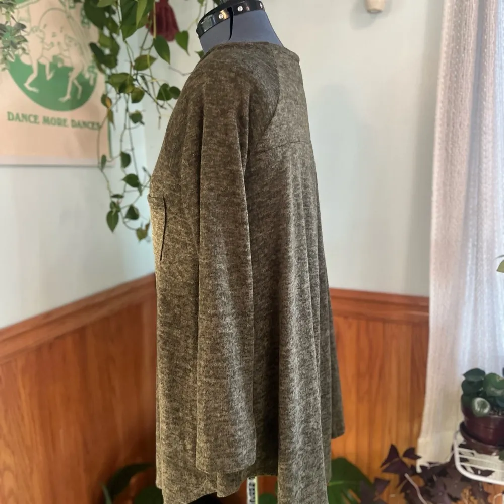 Women's Olive Green Long Sleeve Top Size XL - Image 3