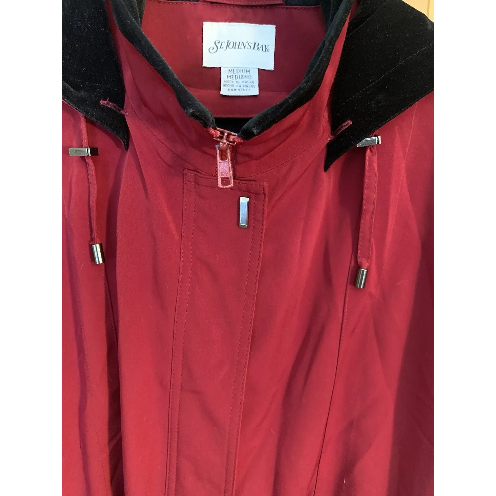 St John's Bay Women's Burgundy Quilted Jacket Coat Size Medium Hooded Zip Pocket - Image 3