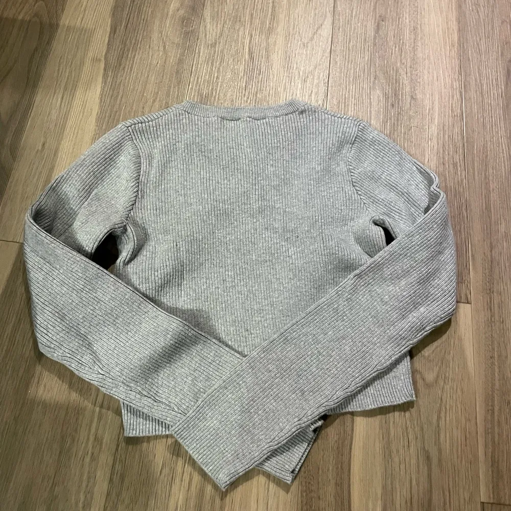 brandy melville cropped long sleeve top - Image 2