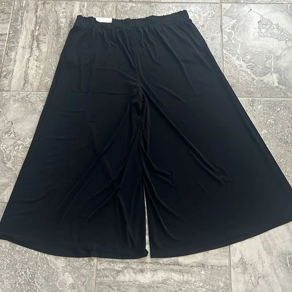 Lane Bryant Black Wide Leg High-Rise Pants, Smock Stretch Waist, Size 18/20 NWT - Image 3