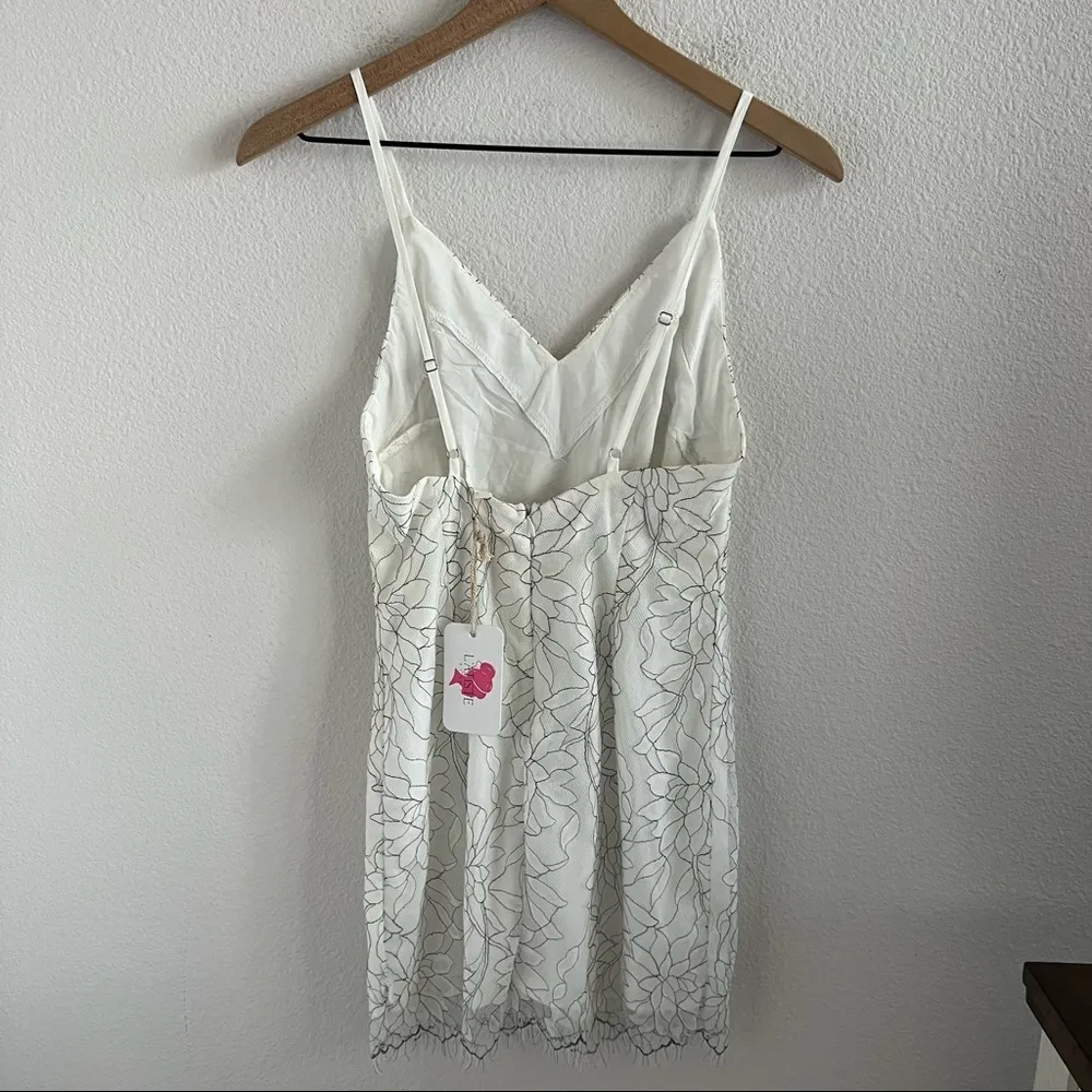 NWT L'ATISTE White Floral Lace Overlay Slip Dress Romantic Boho Festival Small - Image 9