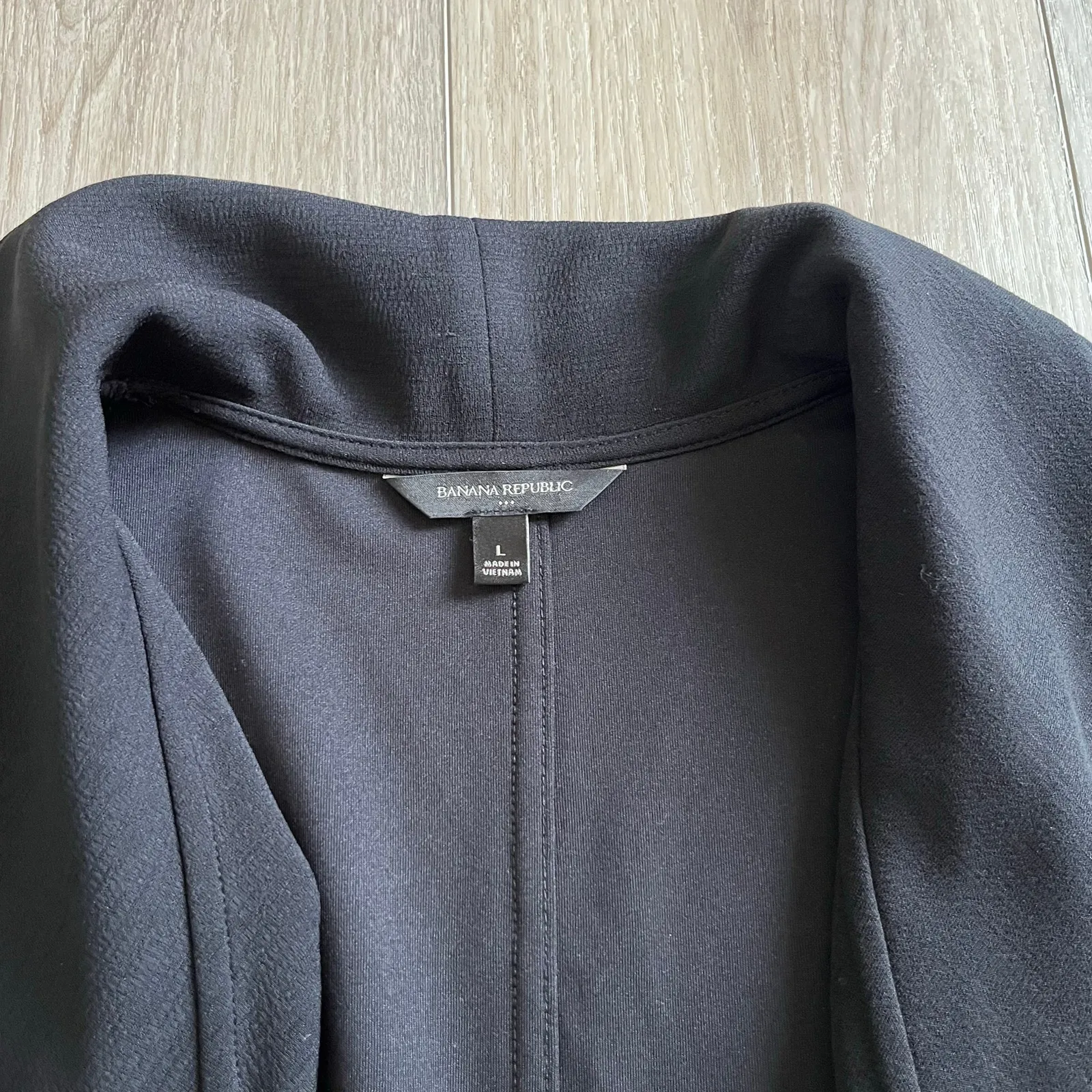 Banana Republic Women's Black Drape Front Tie Jacket/Cardigan Size Large - Image 3