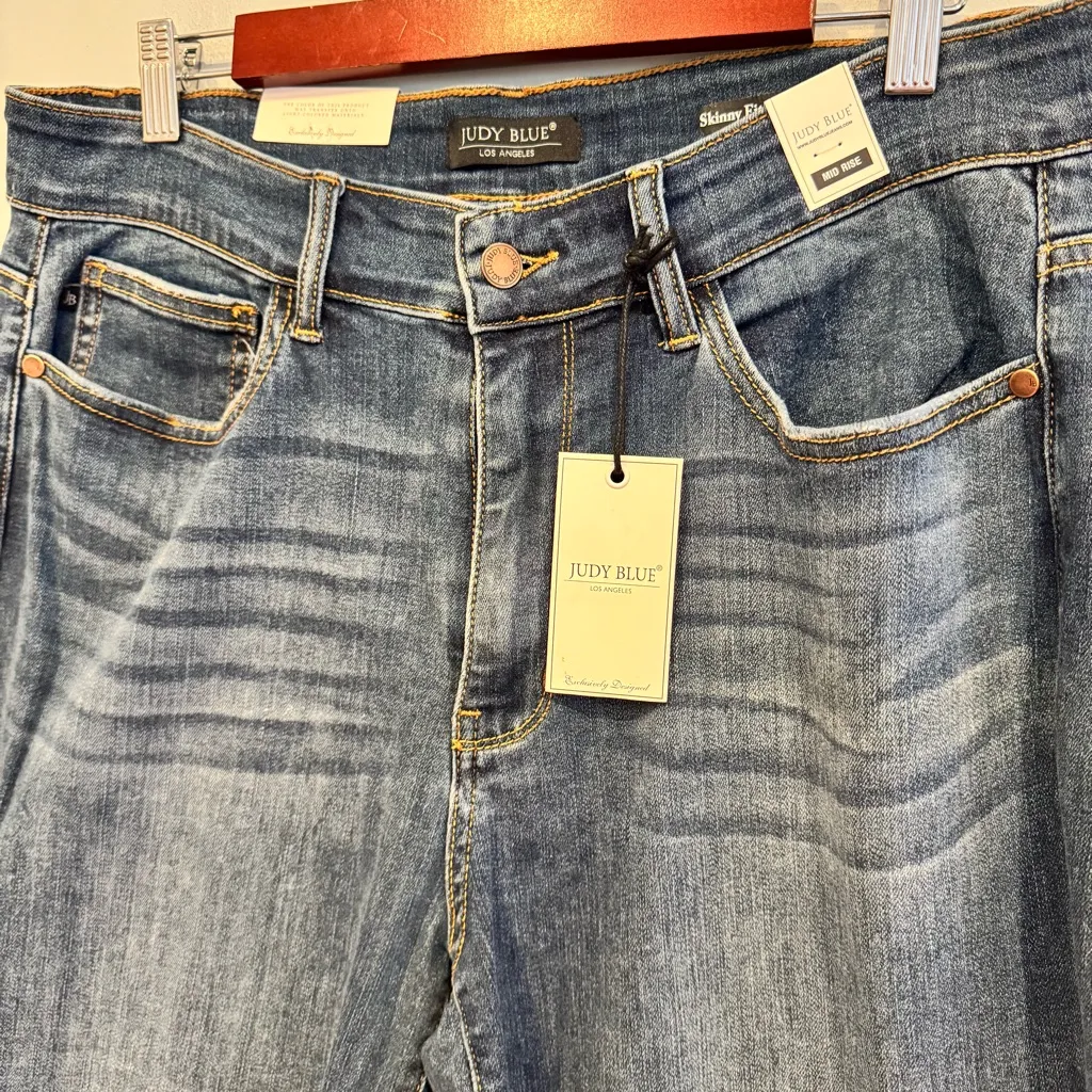 Judy Blue NWT Mid Rise Skinny Fit Capri Size 18W - Image 6
