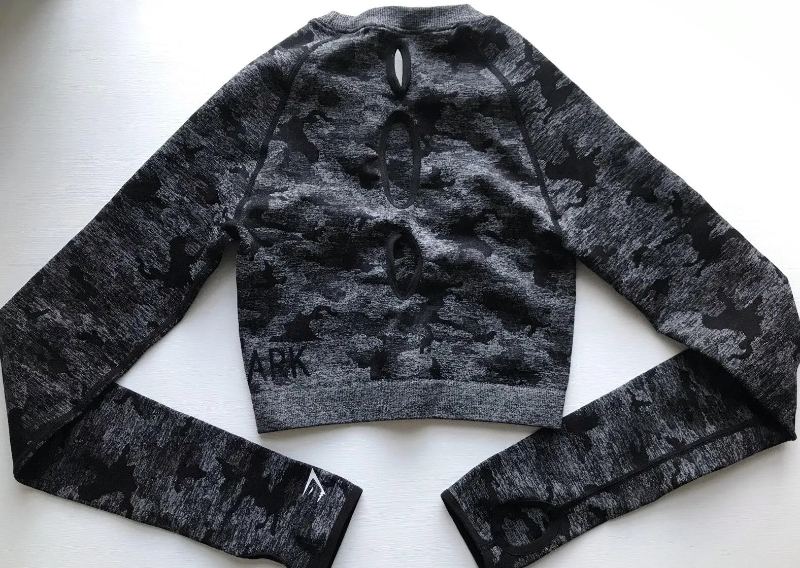 Gymshark Camo Crop Top - Image 2