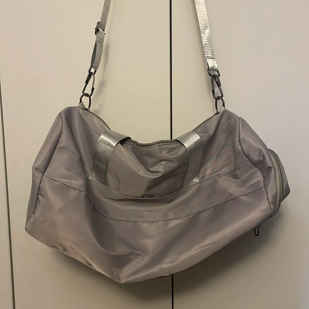 Halara  weekender & duffle bag - Image 4