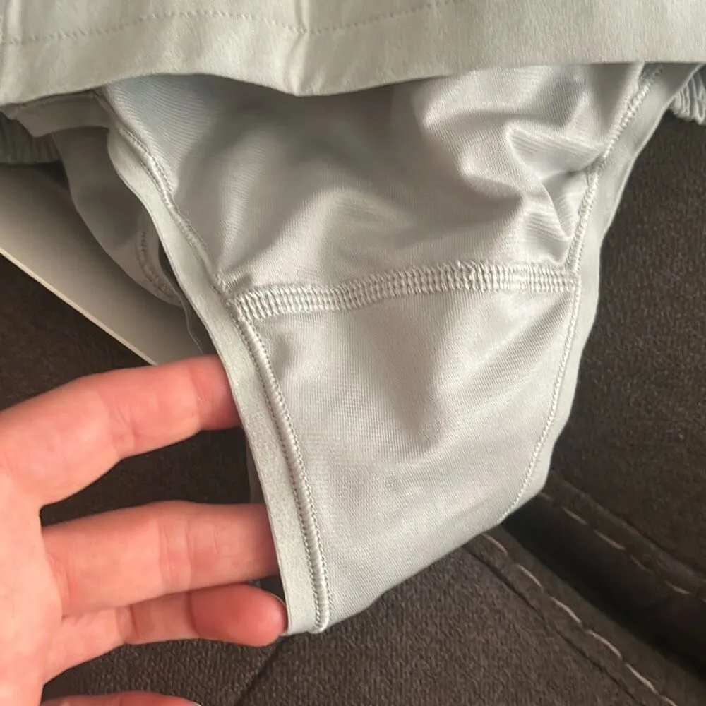 LULULEMON HOTTY HOT LR SHORTS 2.5" HAZY JADE SIZE 4 NWT *RARE* - Image 5