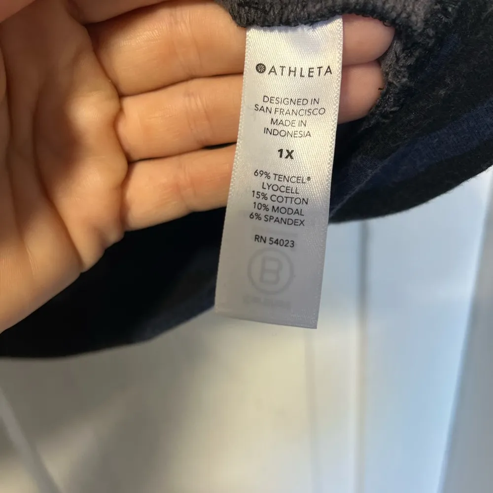 Athleta studio to street blue camo pullover size 1x - Image 5