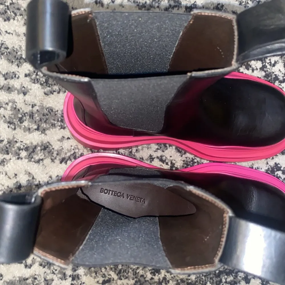 Bottega Veneta Tire Chelsea Boots Black Pink size 39 - Image 10