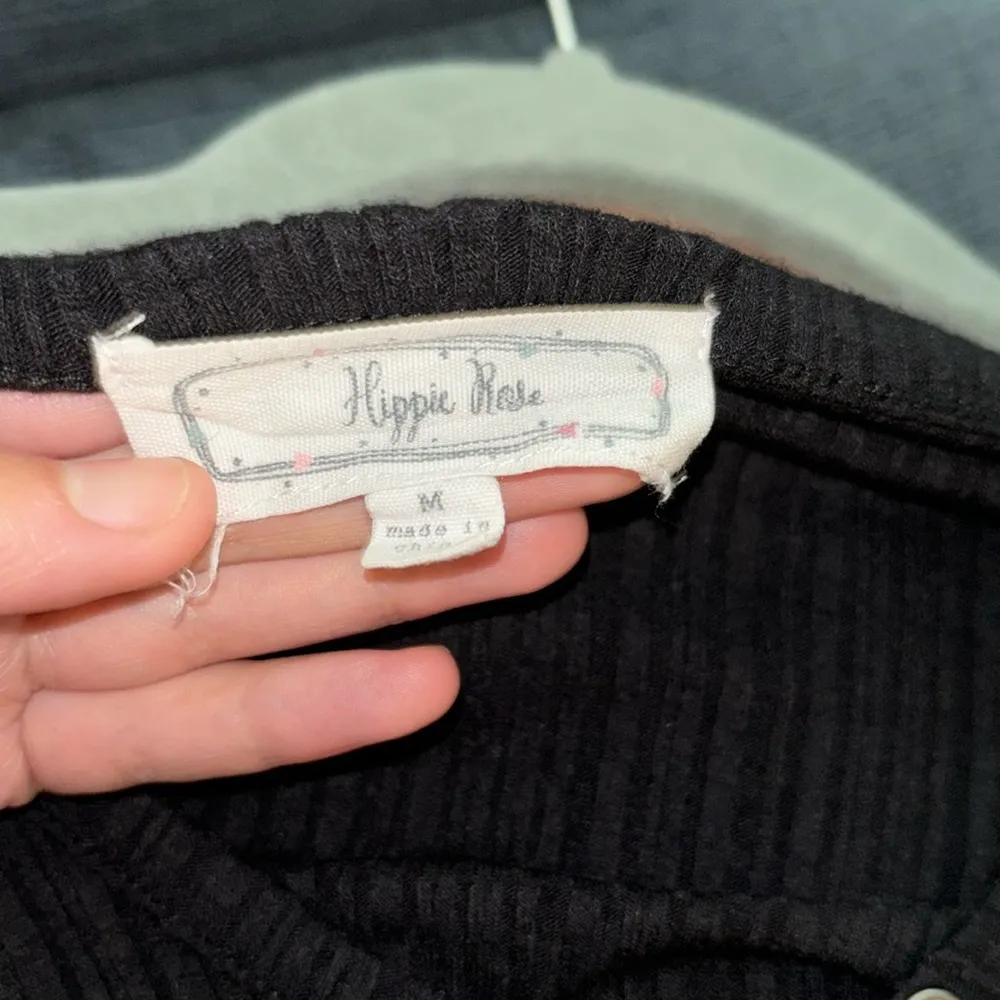 Hippie Rose Women's Black Ribbed Scoop Neck Short Sleeved Top Size Medium - Image 2