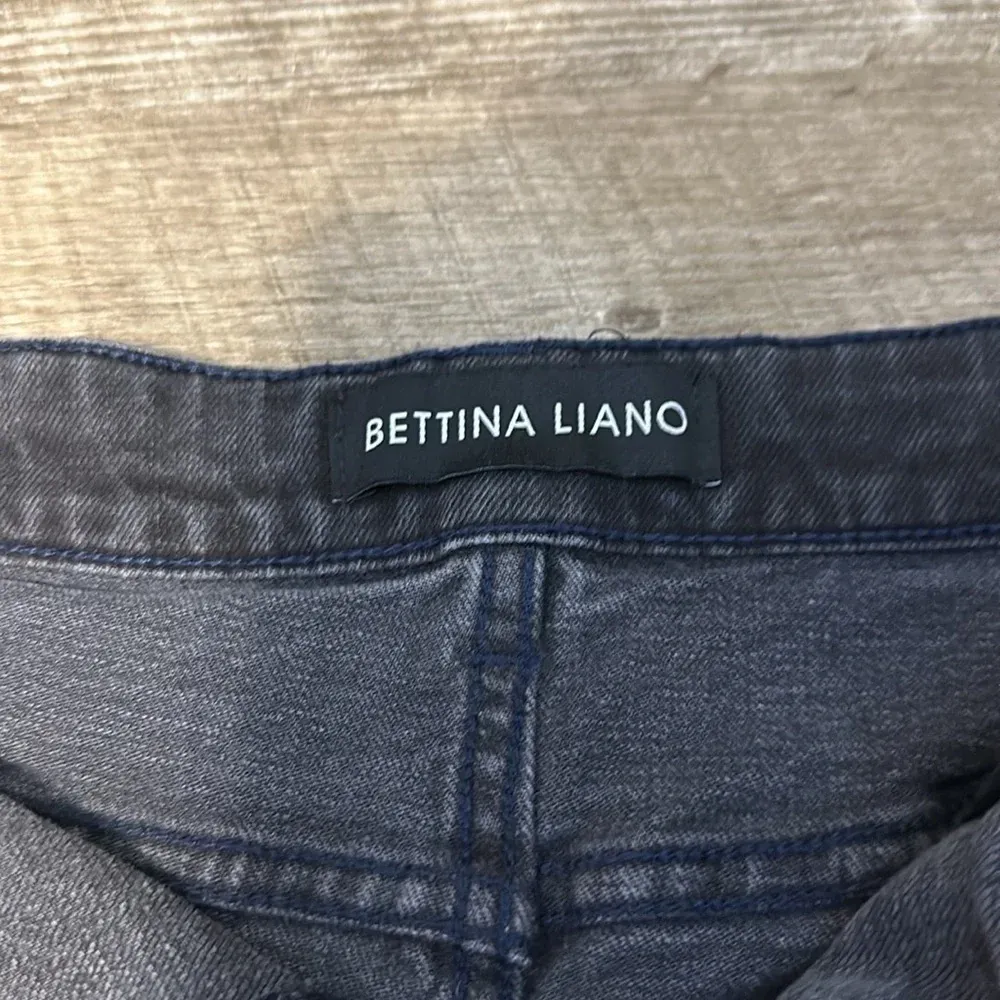 Bettina‎ liano black distressed denimn jean shorts w raw hem EUC**C Size 10 - Image 3