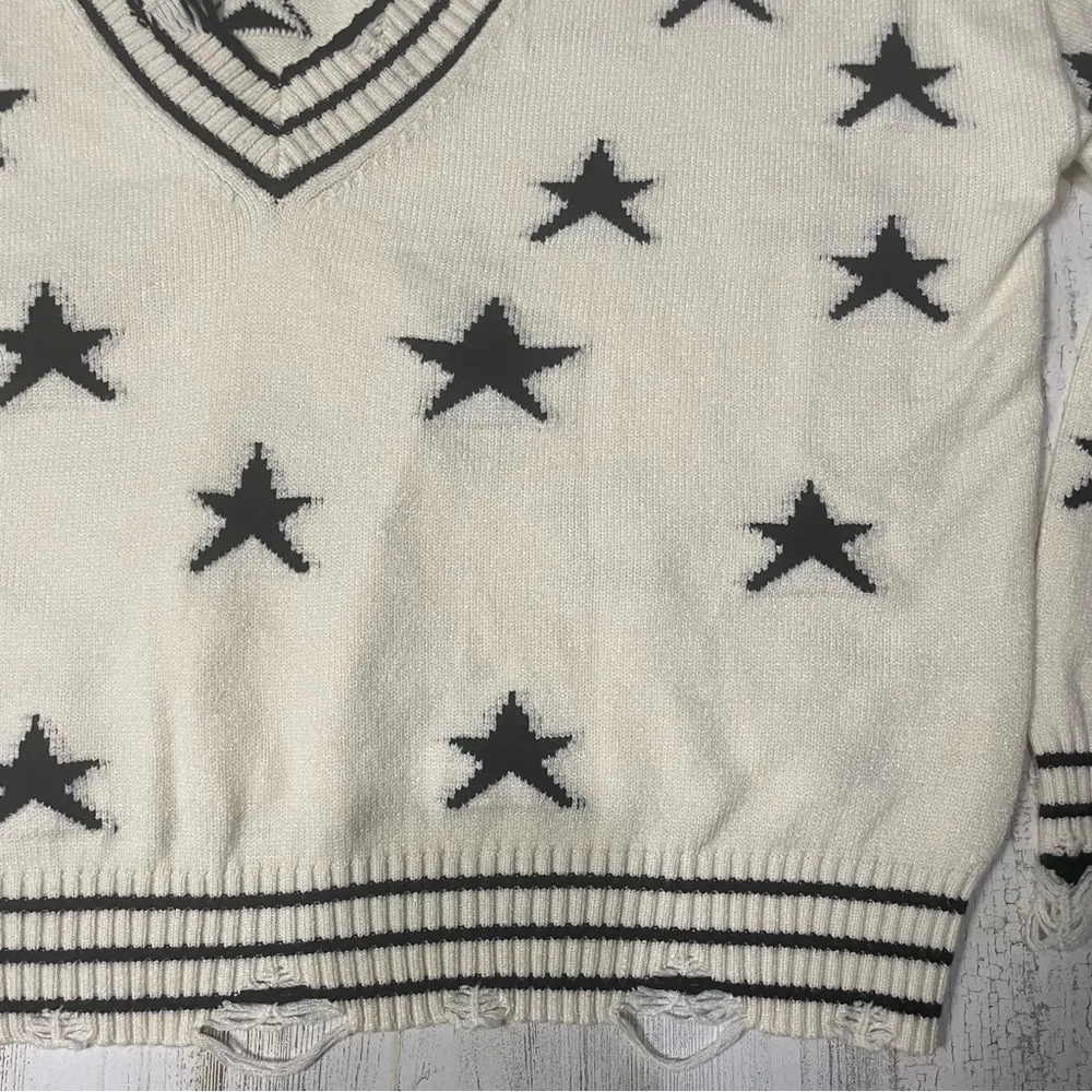 Altar’d State Star Print Deep V Neck Pullover Sweater Off White size M Folklore - Image 3