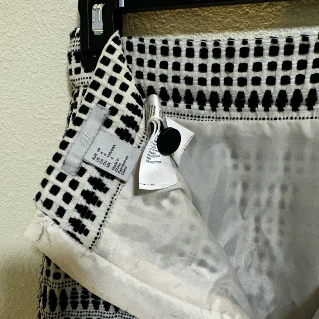 Monochrome Patterned Pencil Skirt - Image 5