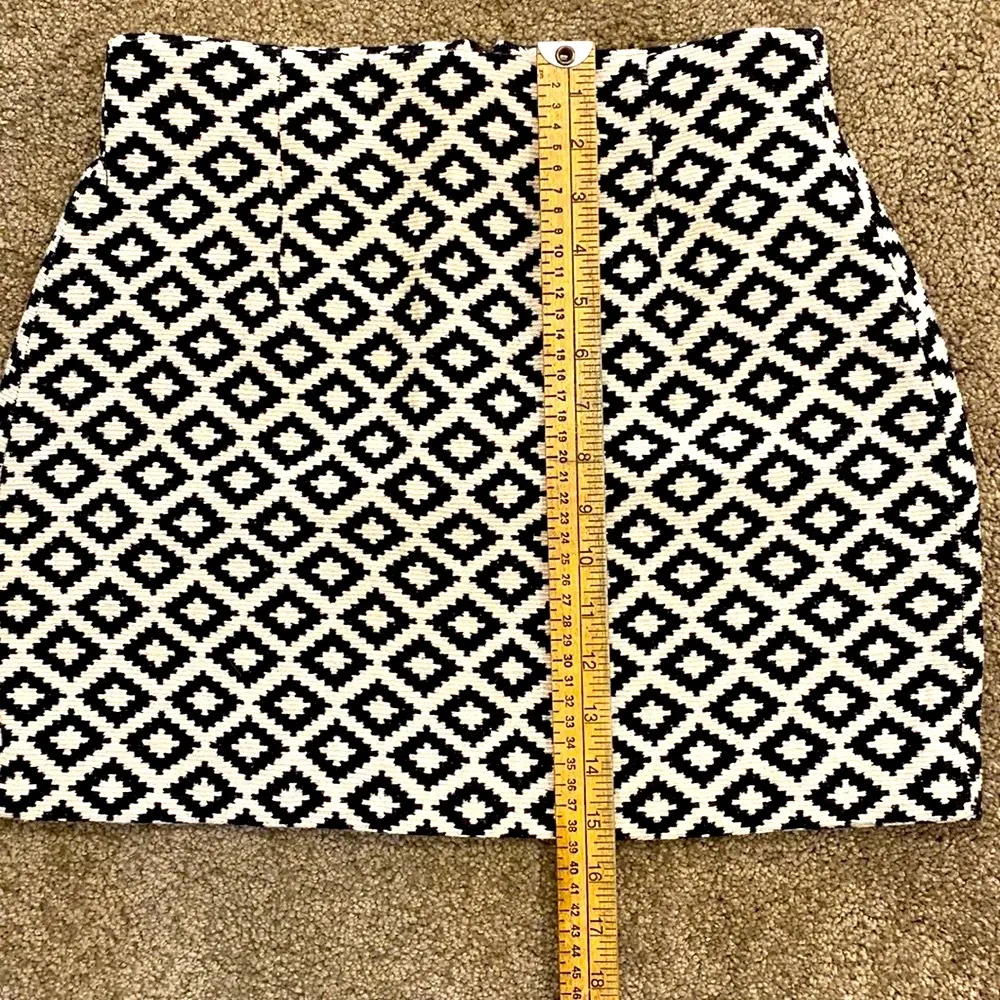 || Black and white print mini skirt - Image 6