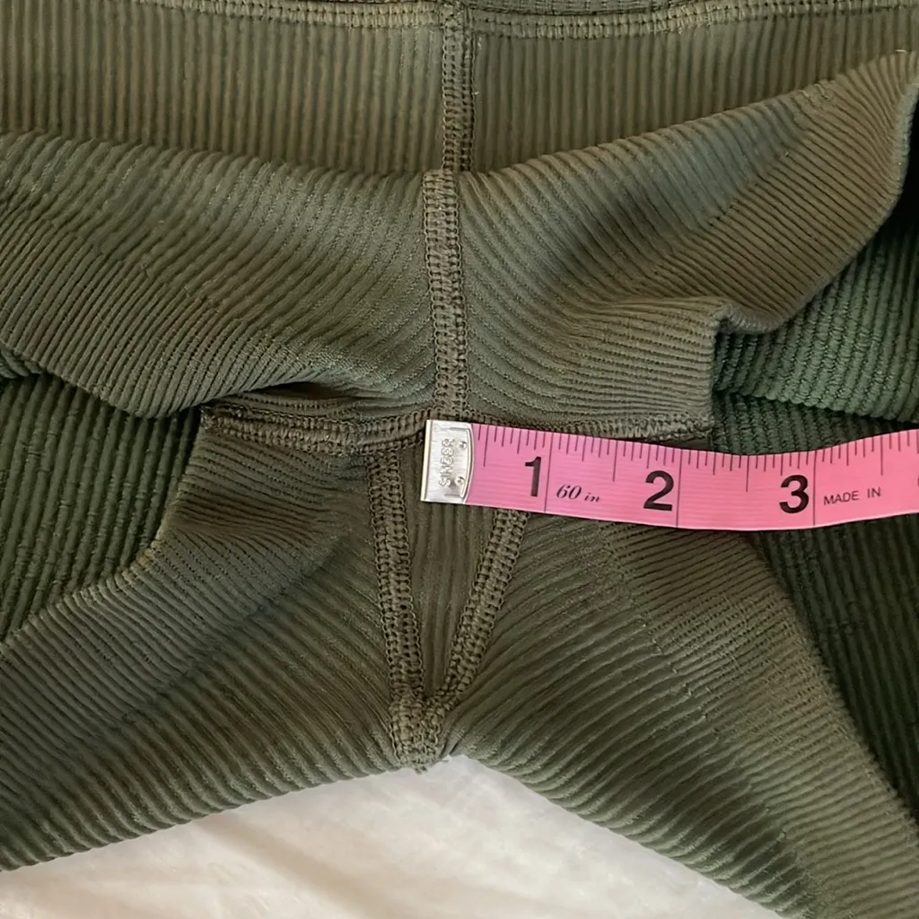 OFFLINE by Aerie Seamless Corset 2” Bike Shorts in Festive Olive Green Size M - Image 12