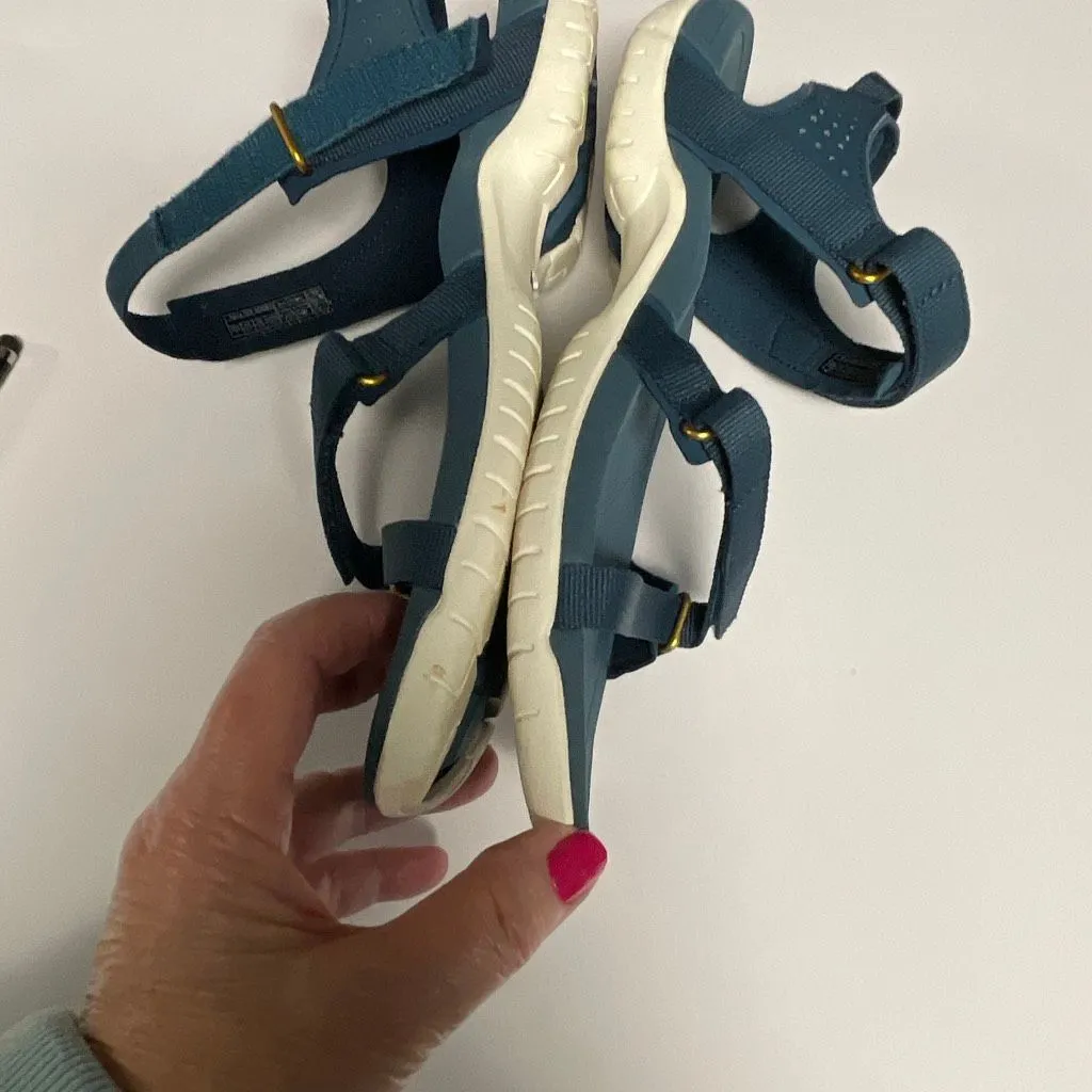 Teva Vera size 8 turquoise strappy sandals. Hiking walking c - Image 2