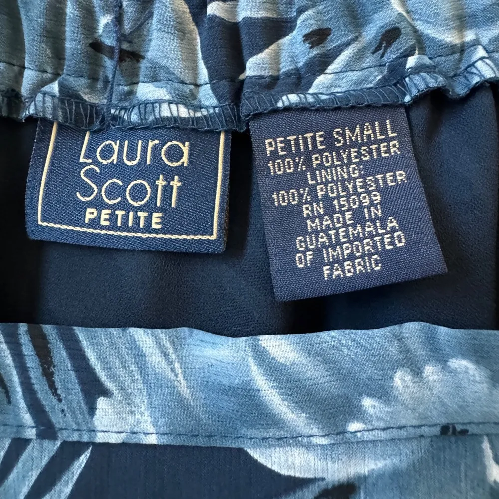 Vintage ‘90s Laura Scott Blue & Black Floral Print Midi Skirt - Image 7