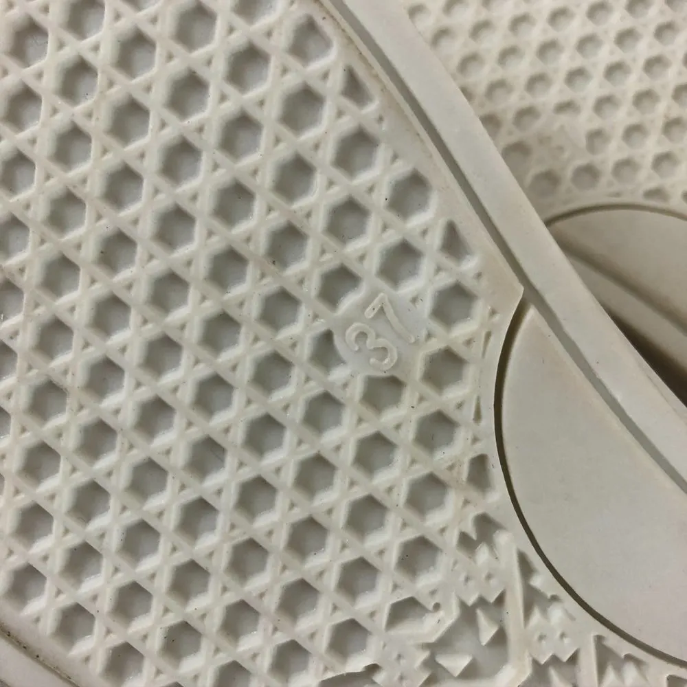 Womens Slip On Sneakers Faux Leather Gold Shiny Si Size 6 - Image 5