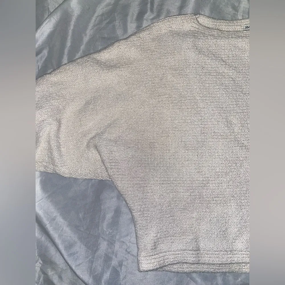 Abercrombie cream knit slightly cropped batwing sweater - Image 2