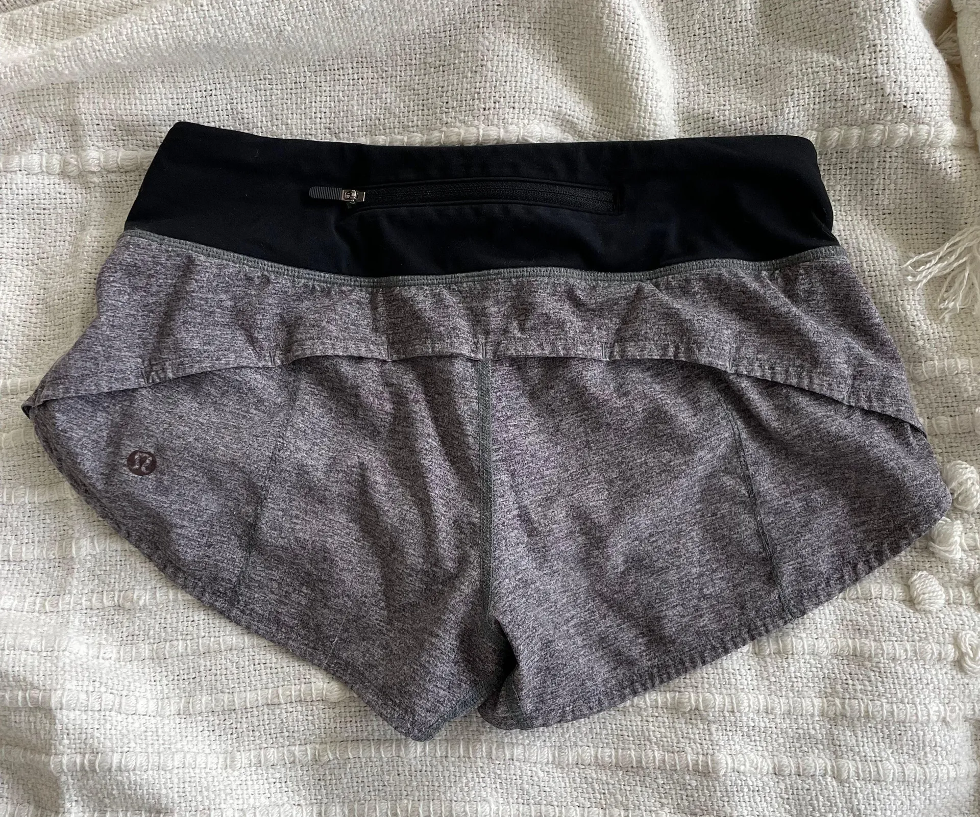 Lululemon  Speed Up Shorts 2.5 - Image 2