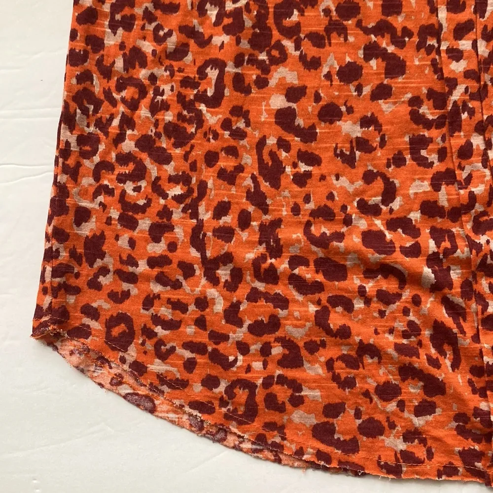 Lucky Brand orange printed raw hem top, size medium - Image 4