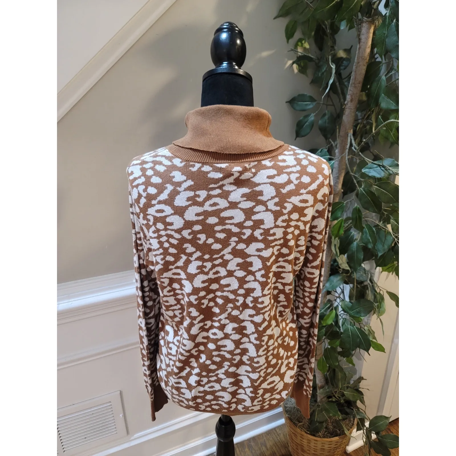 14th and Union Turtleneck Sweater Women S Brown White Leopard Print Long Sleeve - Image 6