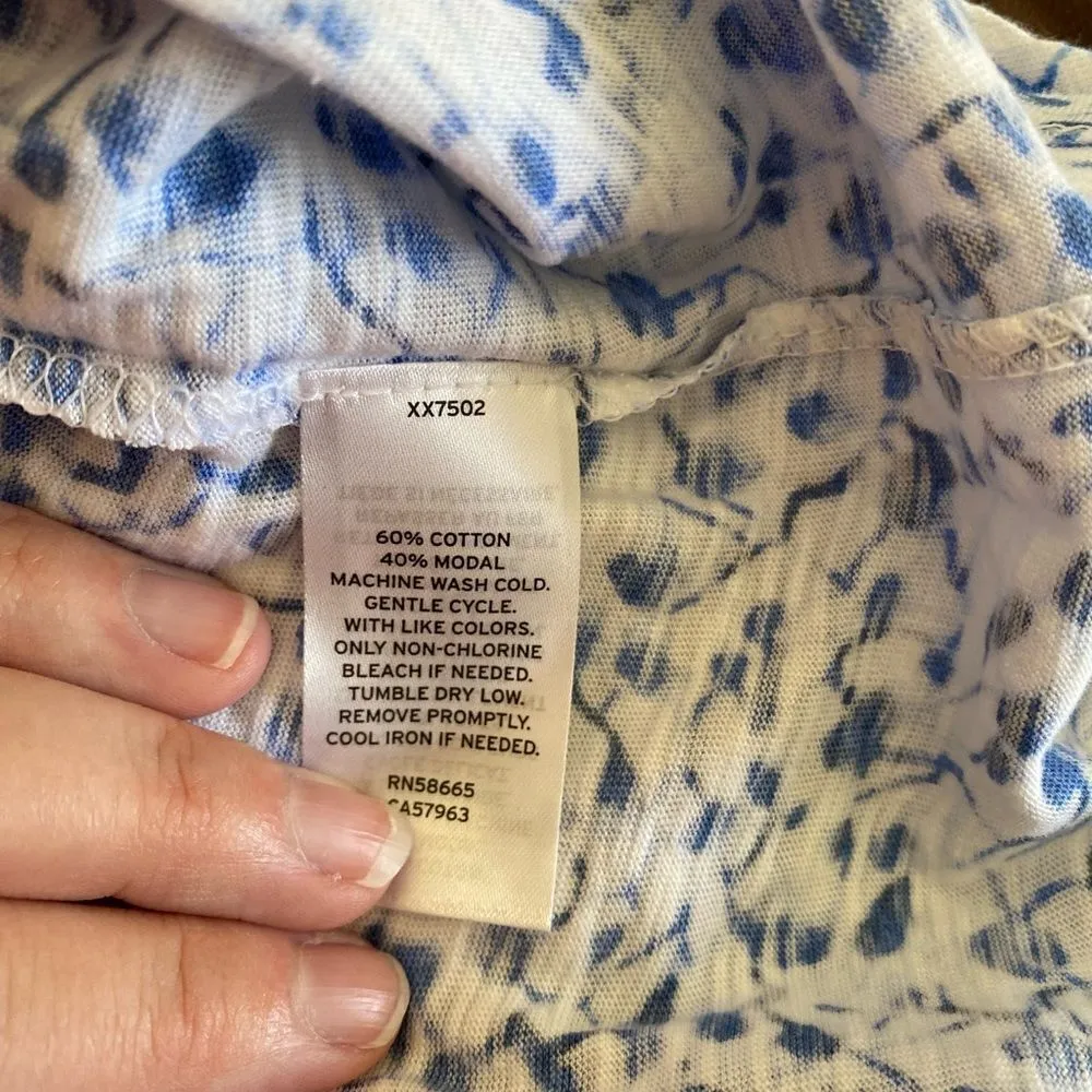 NWT Caslon white and blue pebble print short sleeve neck top XS 60% cotton - Image 5