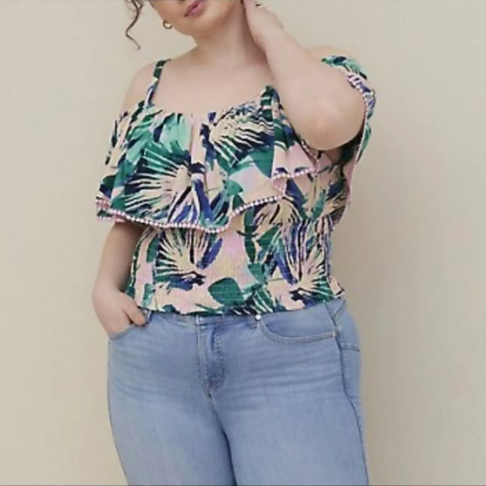 Torrid‎ Shirt NEW Plus 2 2X 18 20 Palm Tropical Smocked Cold Shoulder Top Blouse - Image 3