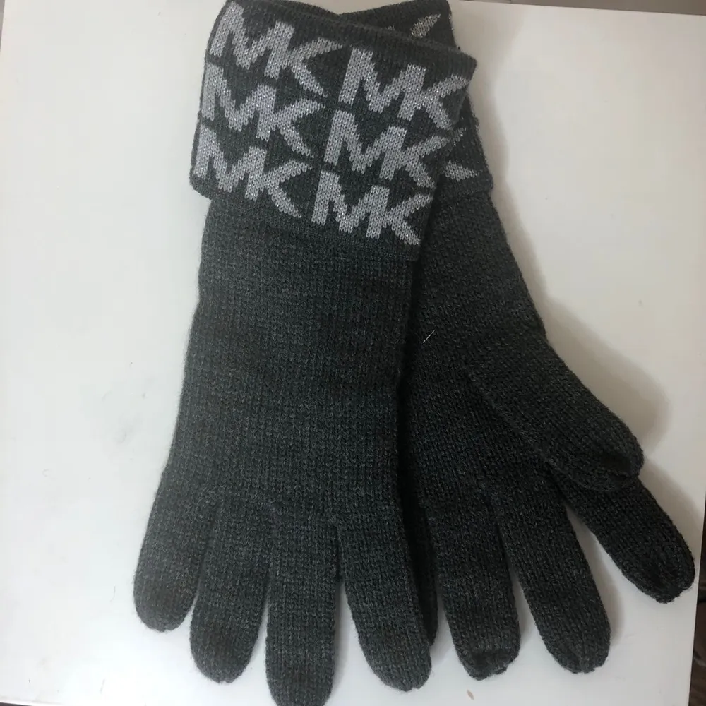 Michael Kors Charcoal Gray Silver Knit Gloves MK - Image 4