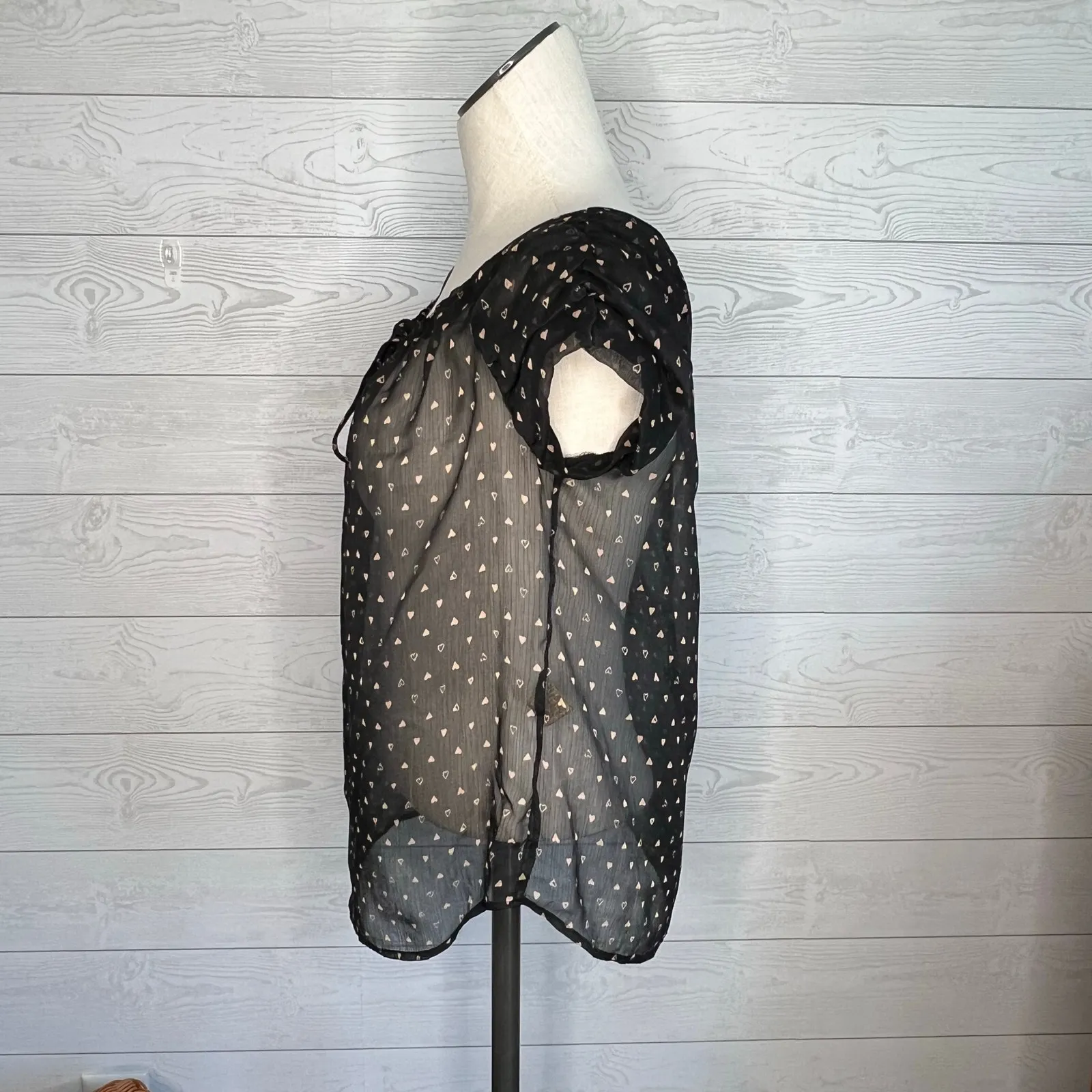 Princess Vera Wang sheer black with pink heart print peasant top Size small - Image 3