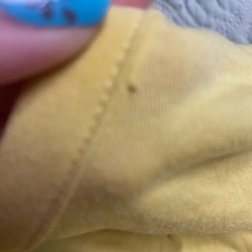 Gymshark Essential Tee in Yellow Size Medium Slanted Hem Line Small Hole - Image 8