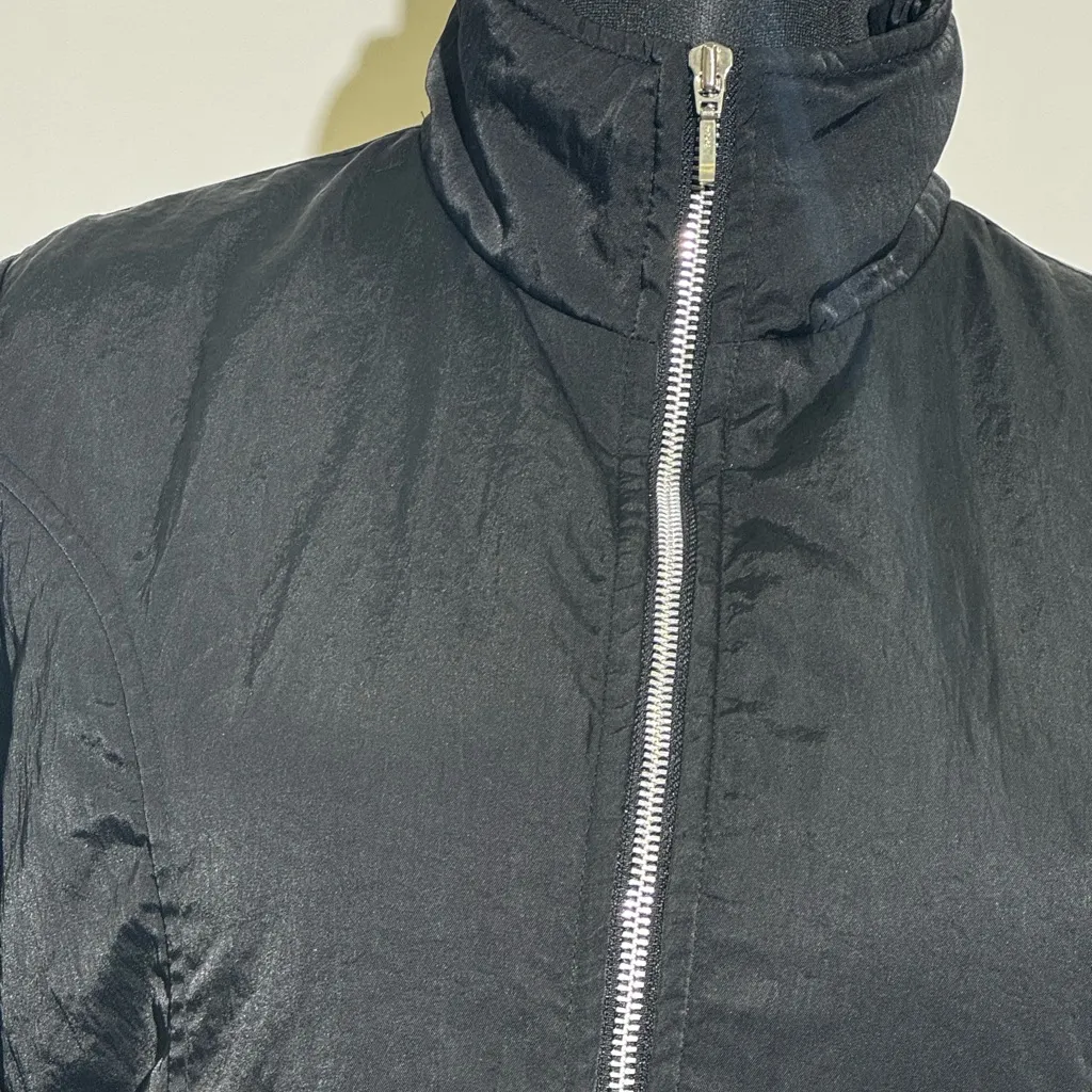 GAP Women's Classic Black Puffer Jacket - Image 5