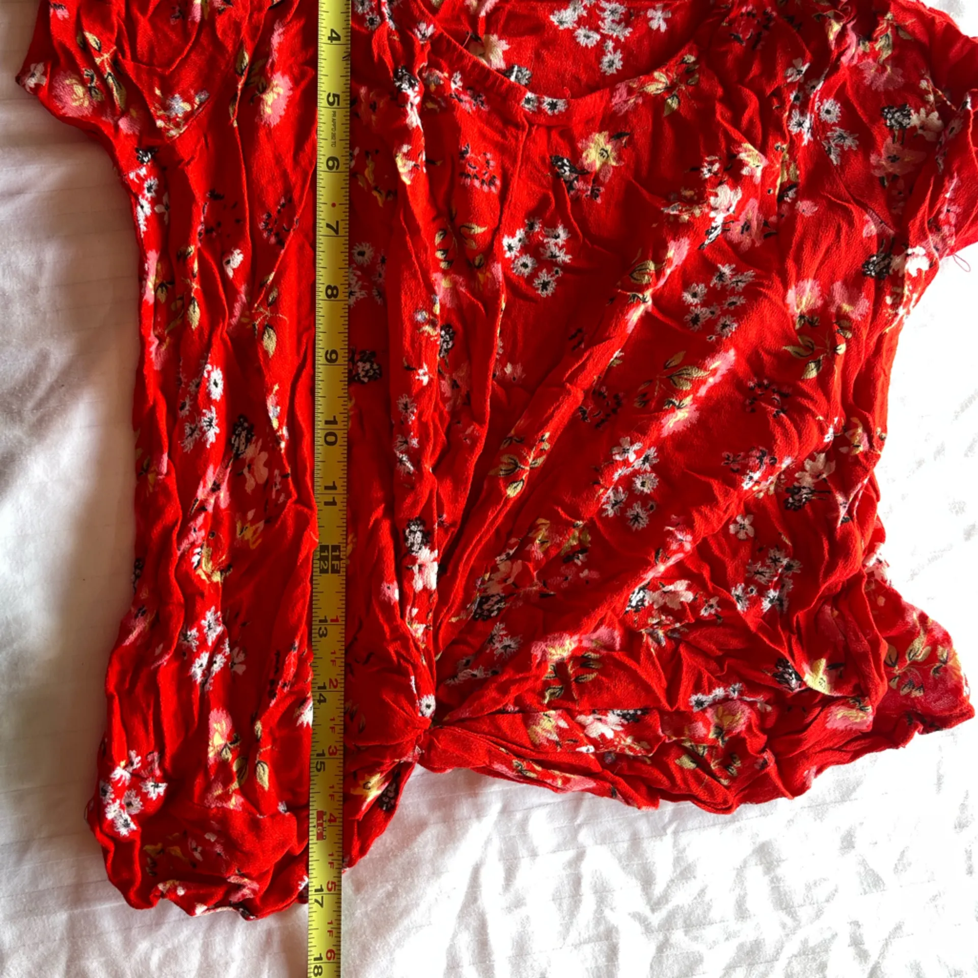 White Fawn Women's Flower Cropped Halter Top Women’s Size XL - Image 9