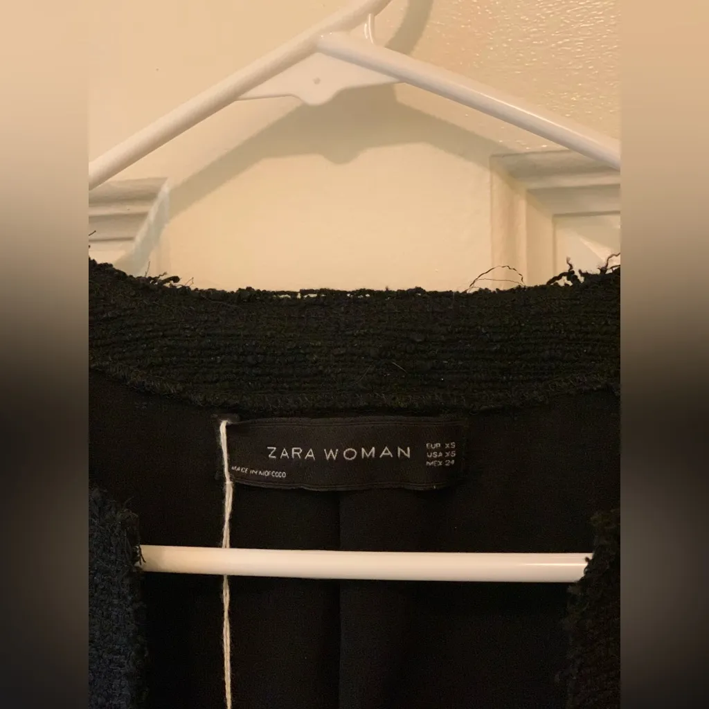 Zara Woman Black Frayed Textured Cardigan with Button Details.    Size-X-Small - Image 4