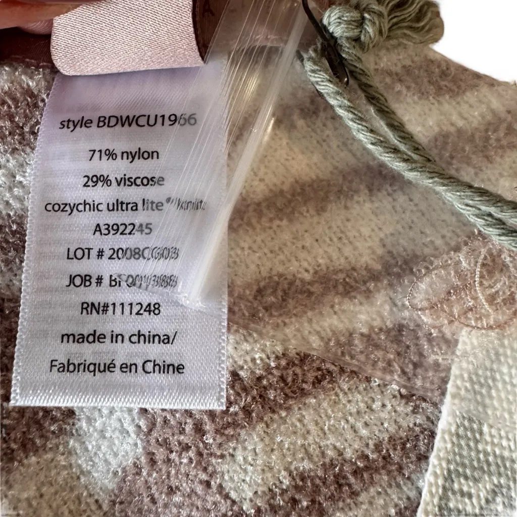 BAREFOOT DREAMS - NWT CozyChic Ultra Lite Ocean Breeze Rose Animal Poncho Sz OSP - Image 8