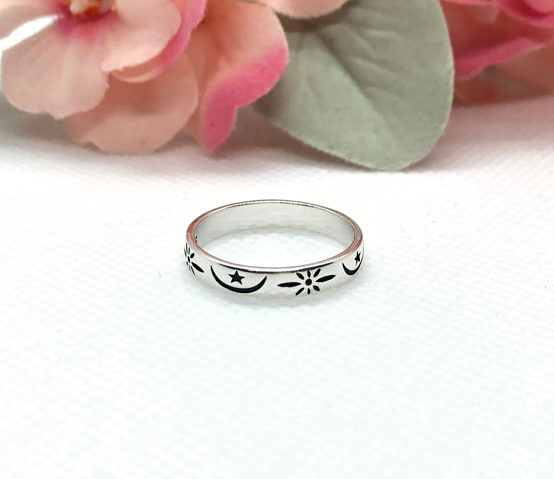Light Up the Sky Ring Size 8 Silver - Image 7