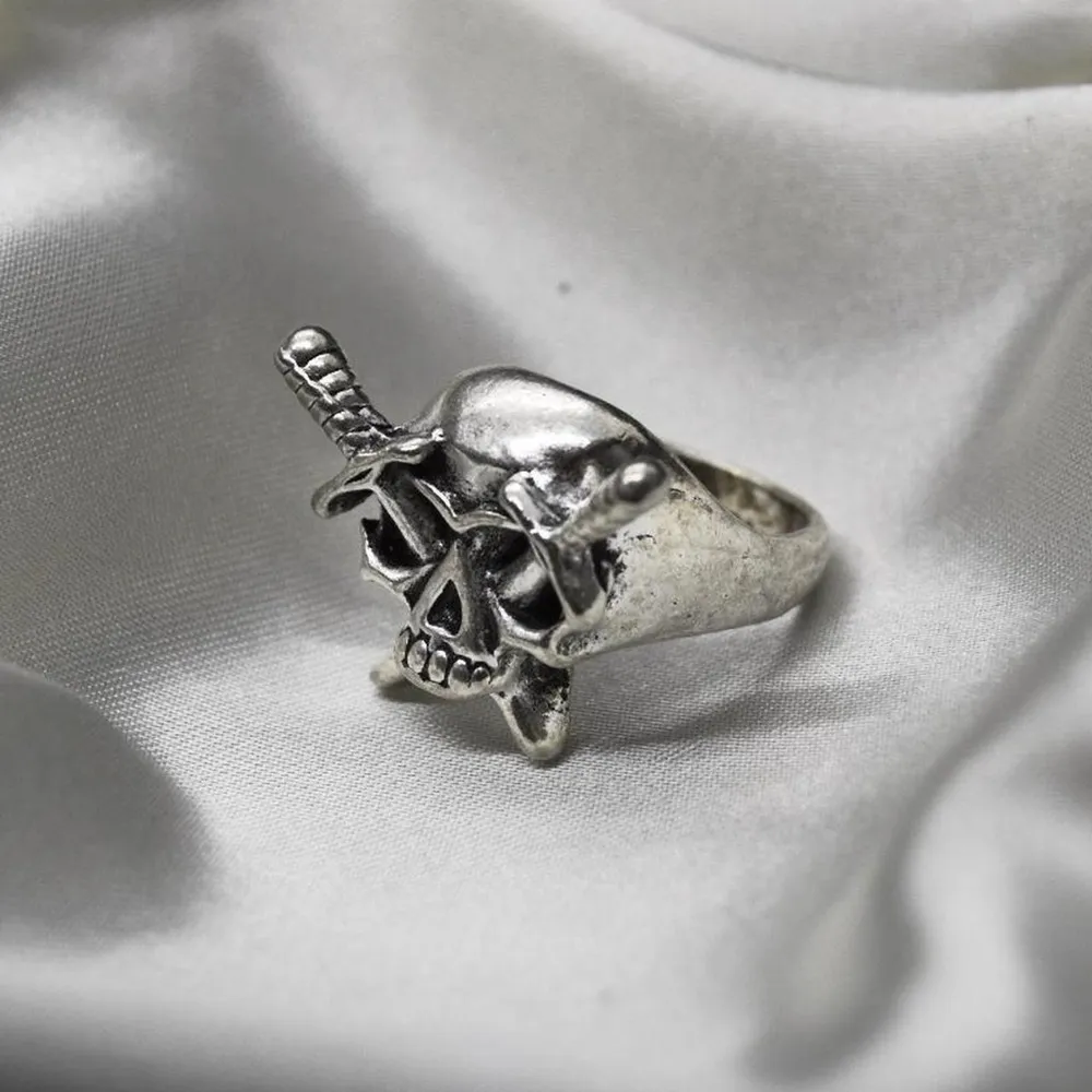 Skull and Swords Ring Silver - Image 5