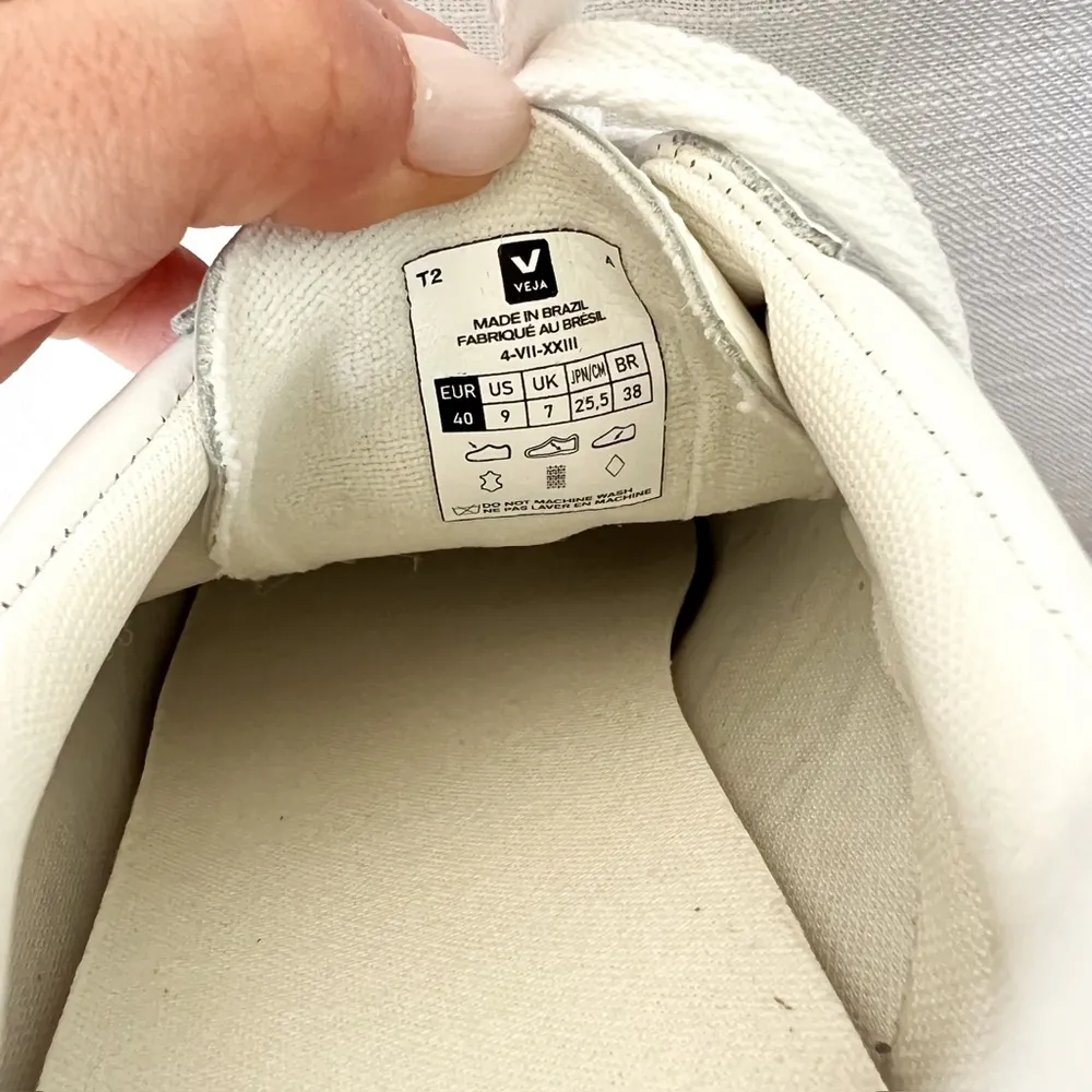 Veja Esplar Sneakers in Black & White - Image 7