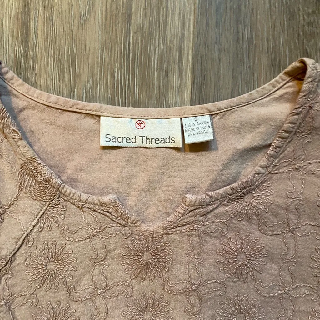 Sacred Threads Embroidered Patchwork Textured Pink Blouse Size Small Whimsygoth - Image 3