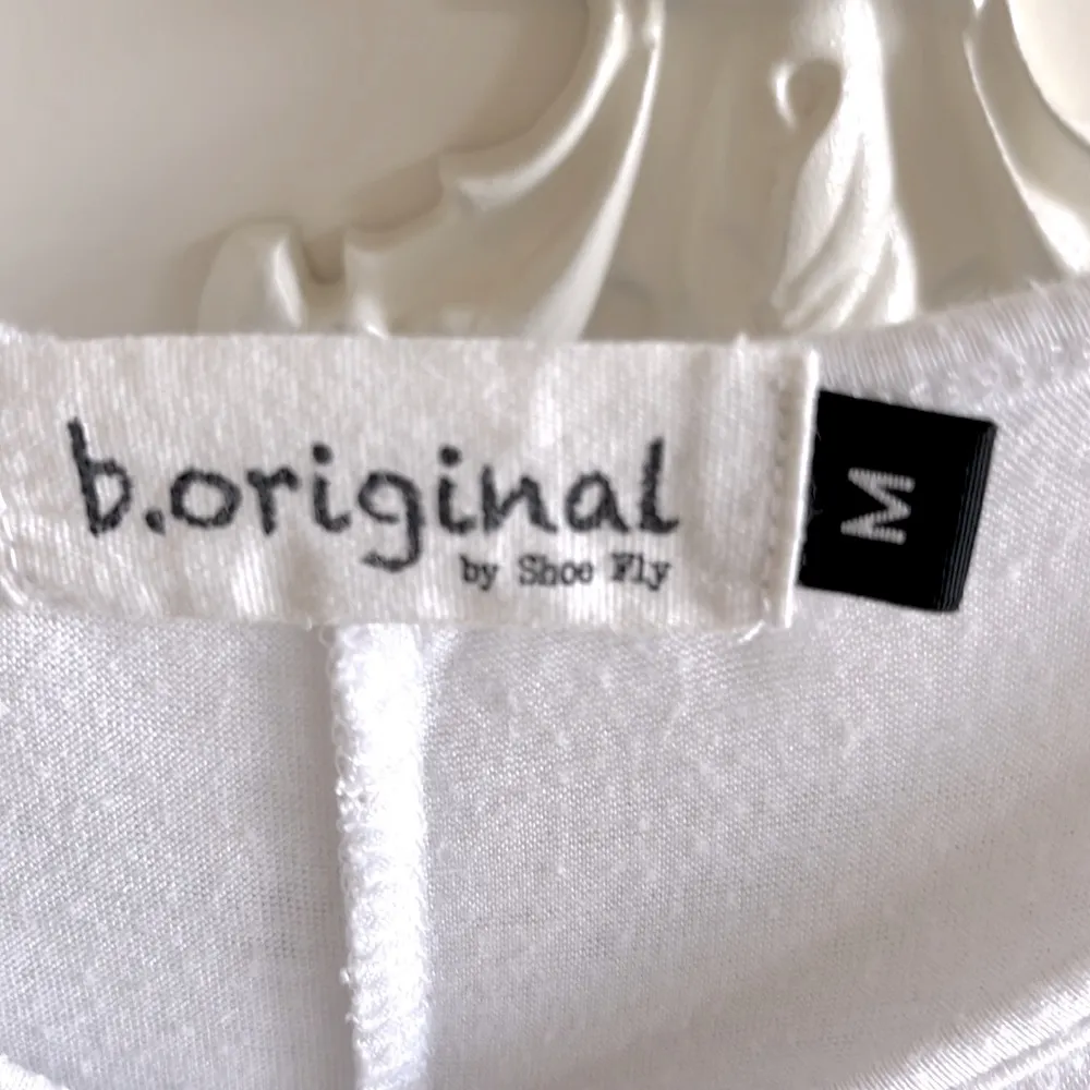 White Flowy Top Medium B Original Knit Long Split Back - Image 3