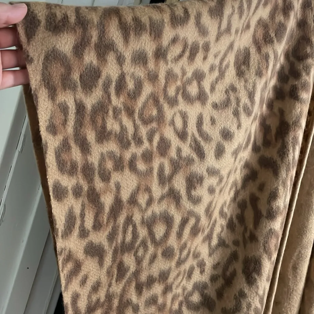 Amicale Pure Lambs Wool Leopard Animal Print Shawl Poncho Fringe Size undefined - Image 3