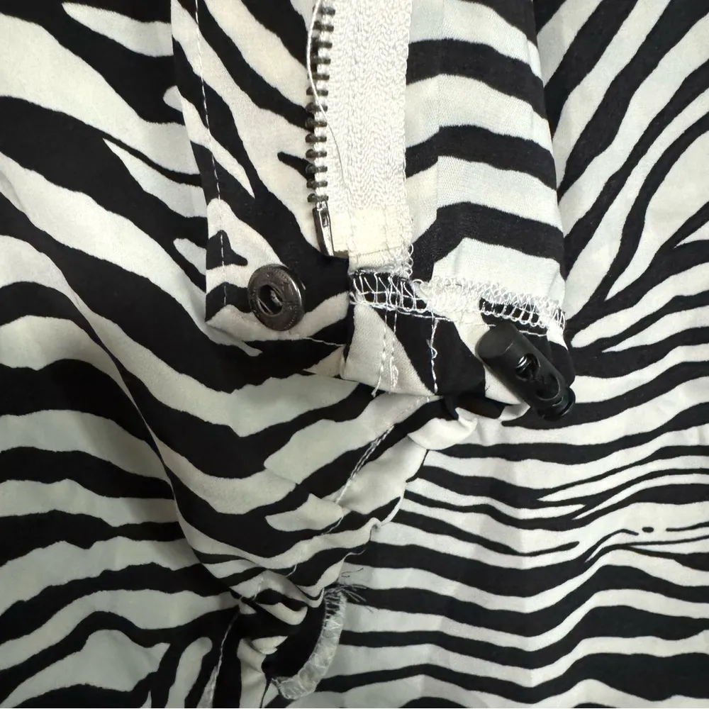 NWT GLAM Ivory and Black Zebra Print Lightweight Windbreaker Jacket Size Medium - Image 6