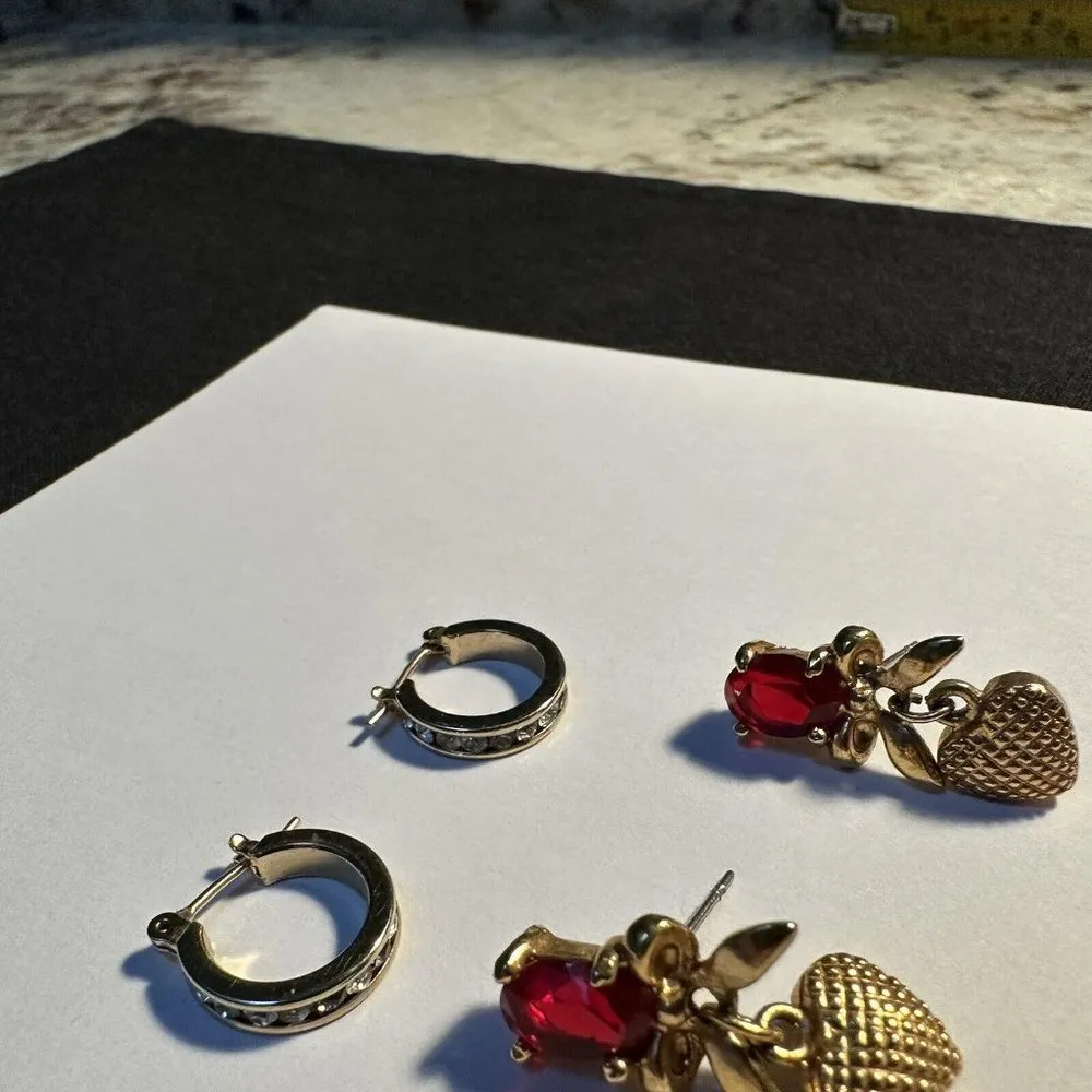 Lot Of 2 Small Gold Tone Pierced Earrings Rhinestone - Image 8