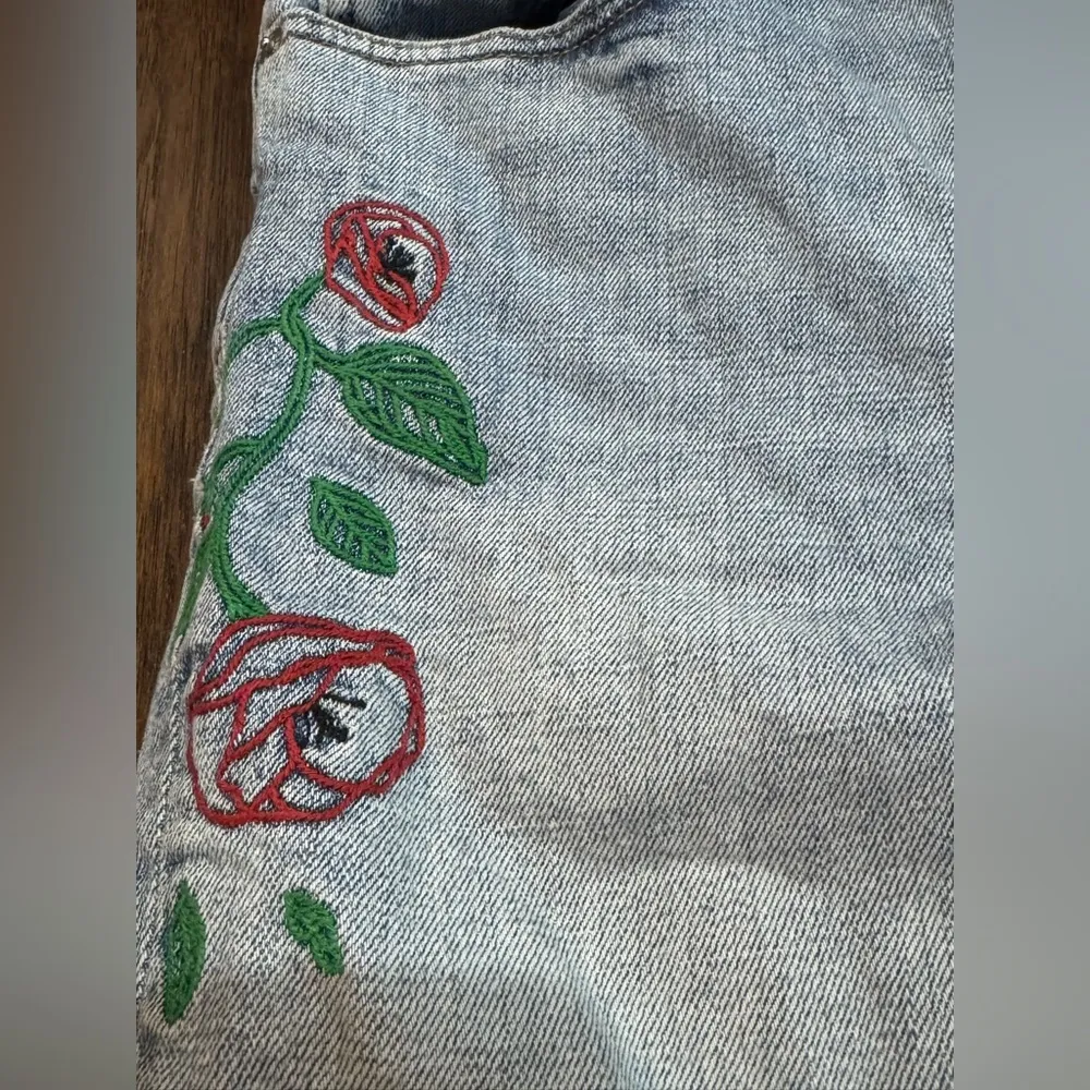 Women’s Gap Best Girlfriend jeans - distressed embroidered flowers bird - sz 28R - Image 6