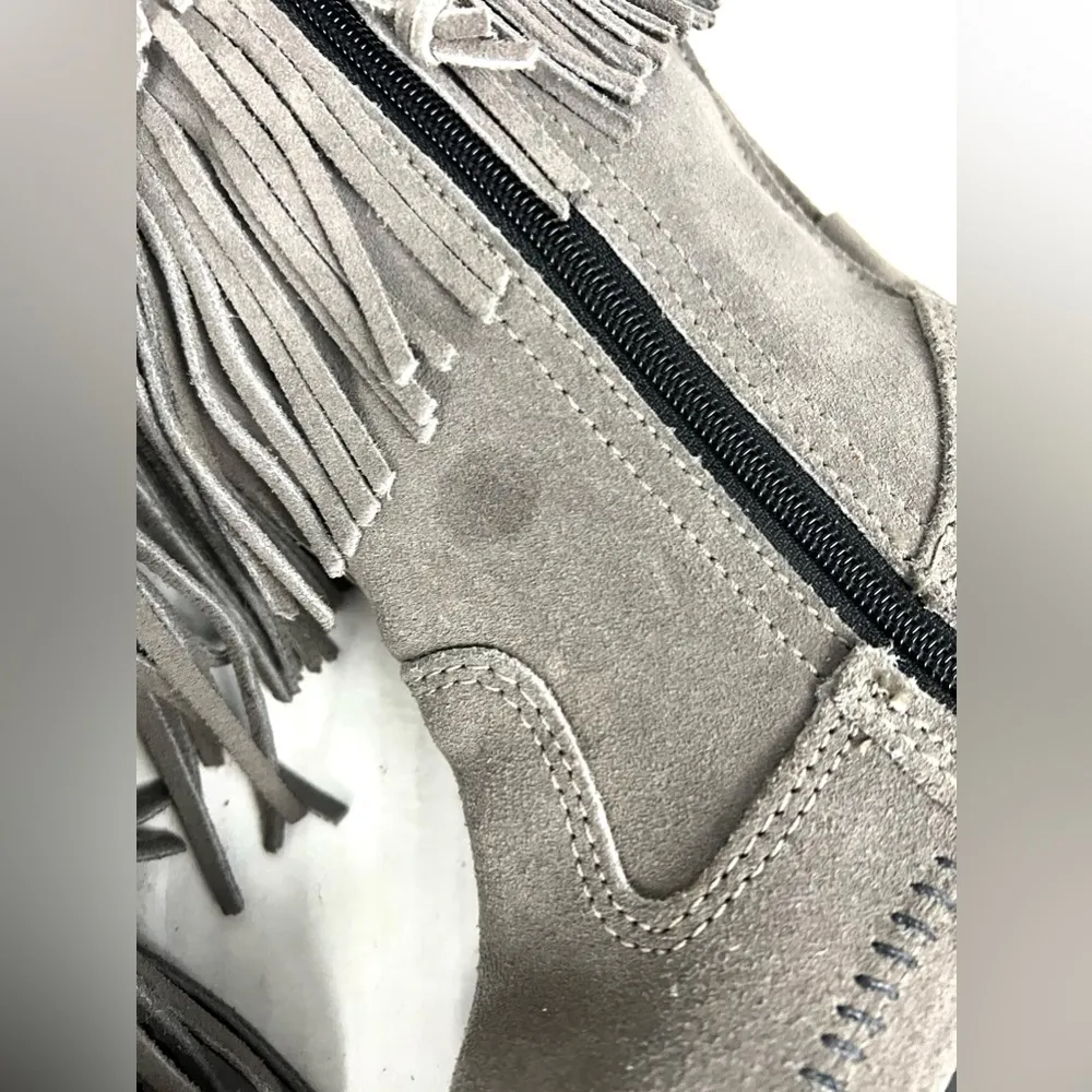 Minnetonka Grey 2-Layer Fringe Boots - Size 6 - Image 7
