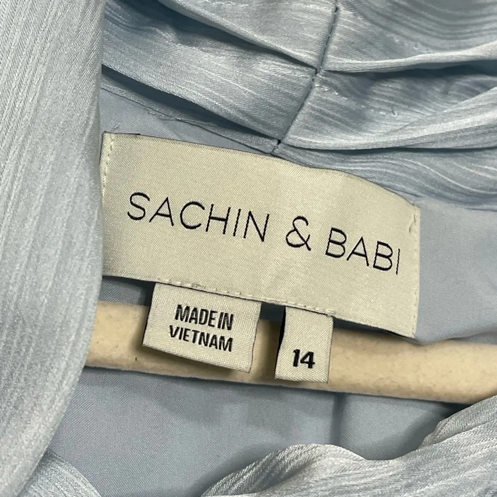 Sachin & Babi Kayla Gown Tie Neck Maxi Crinkle
Dress Ice Blue Size 14 - Image 8