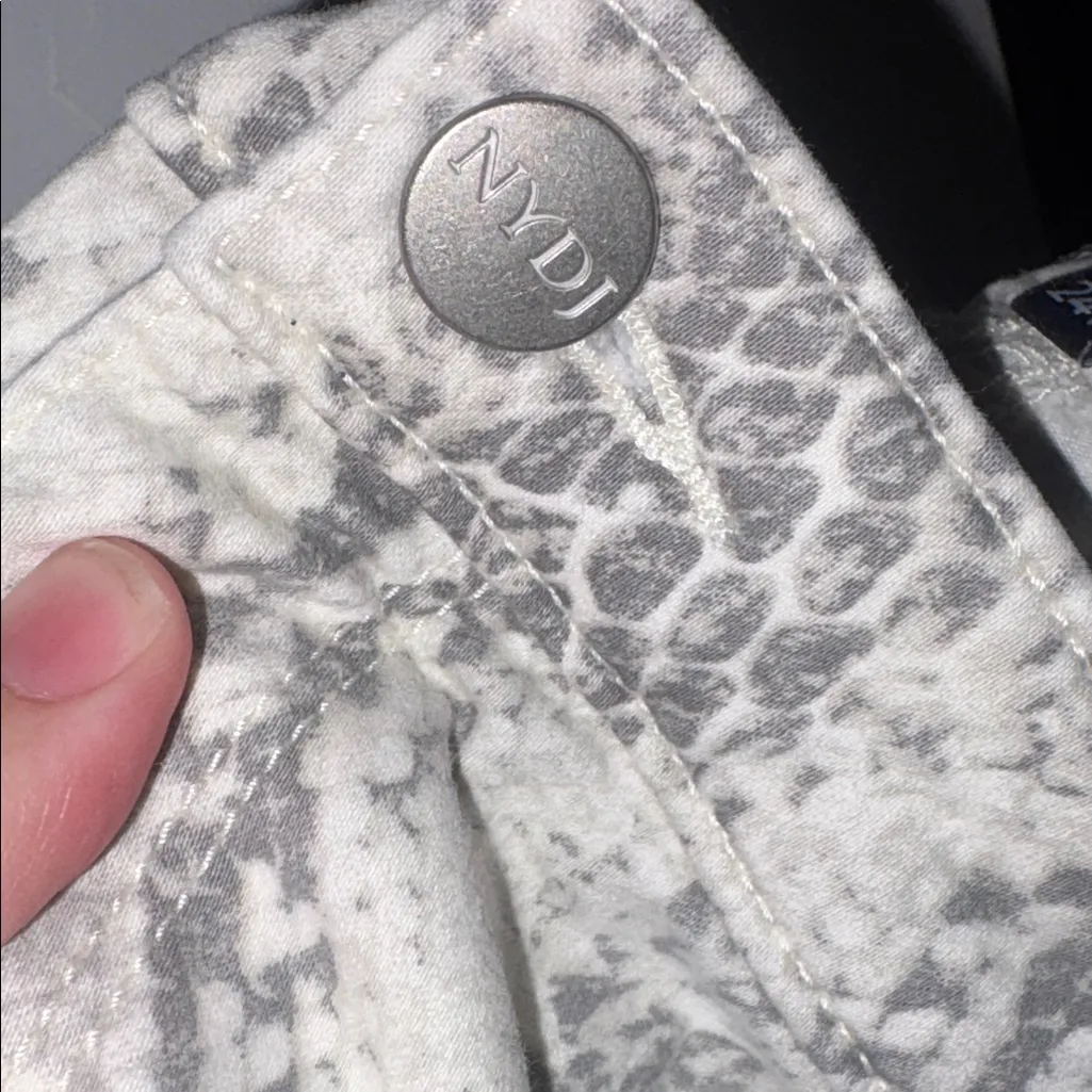 NYDJ Snake Print Amy skinny Leg Pants diamond gray size 24W - Image 8