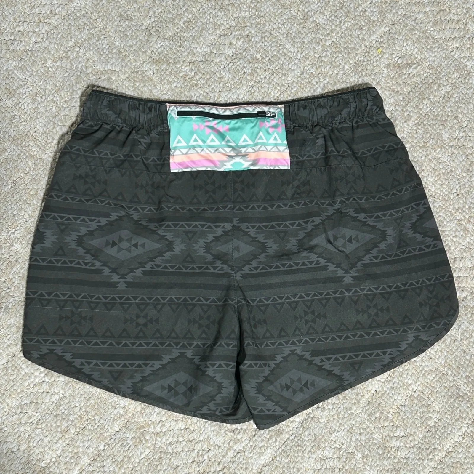 Chubbies The Quests 5.5" Athletic Black/Grey Geometric Pattern Shorts - Size L - Image 3
